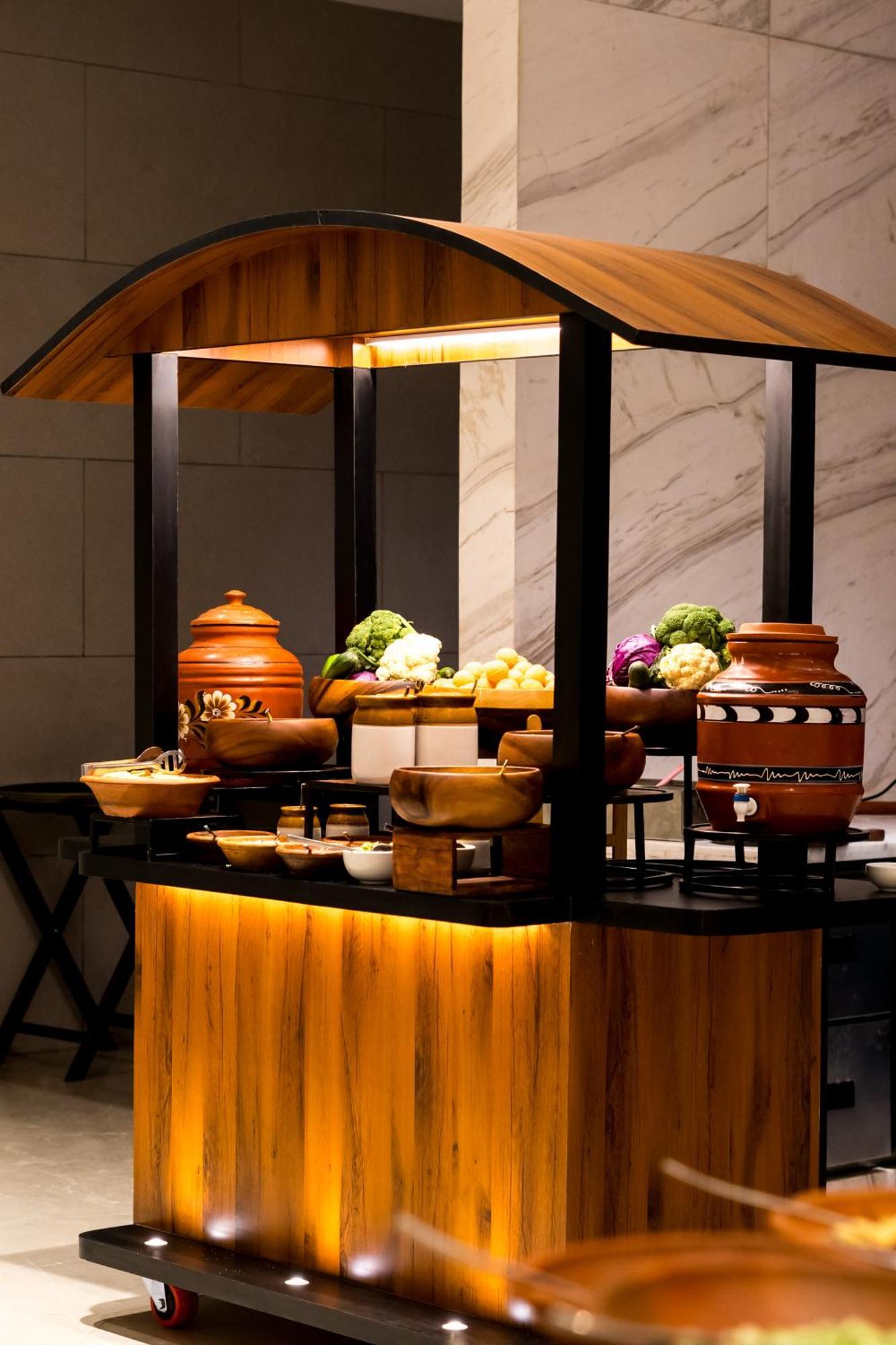 Holiday Inn Lucknow Airport By Ihg Екстер'єр фото