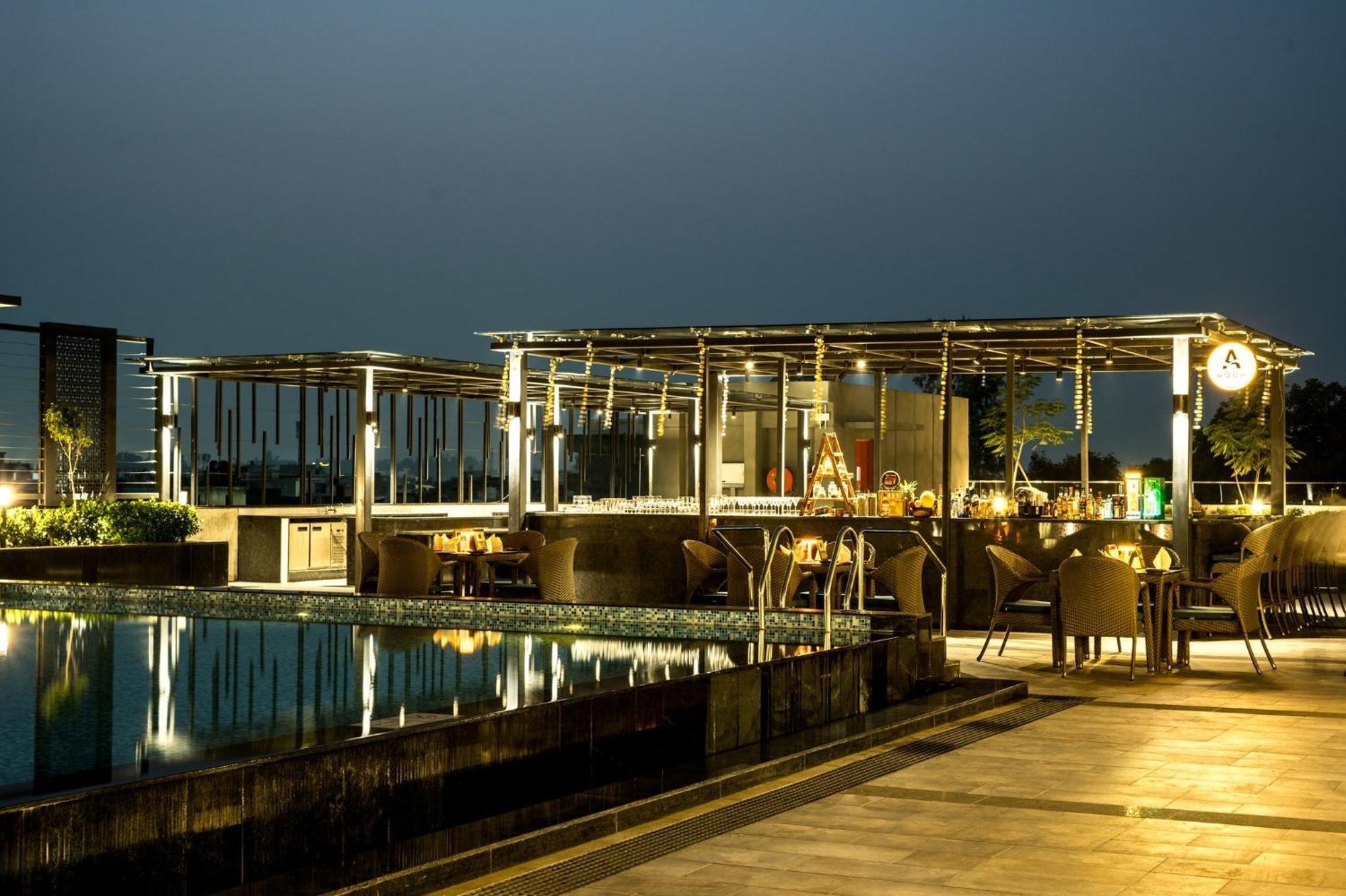 Holiday Inn Lucknow Airport By Ihg Екстер'єр фото